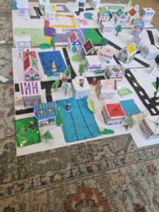 Sprache und Medien: gebastelte Stadt Ludwigsburg